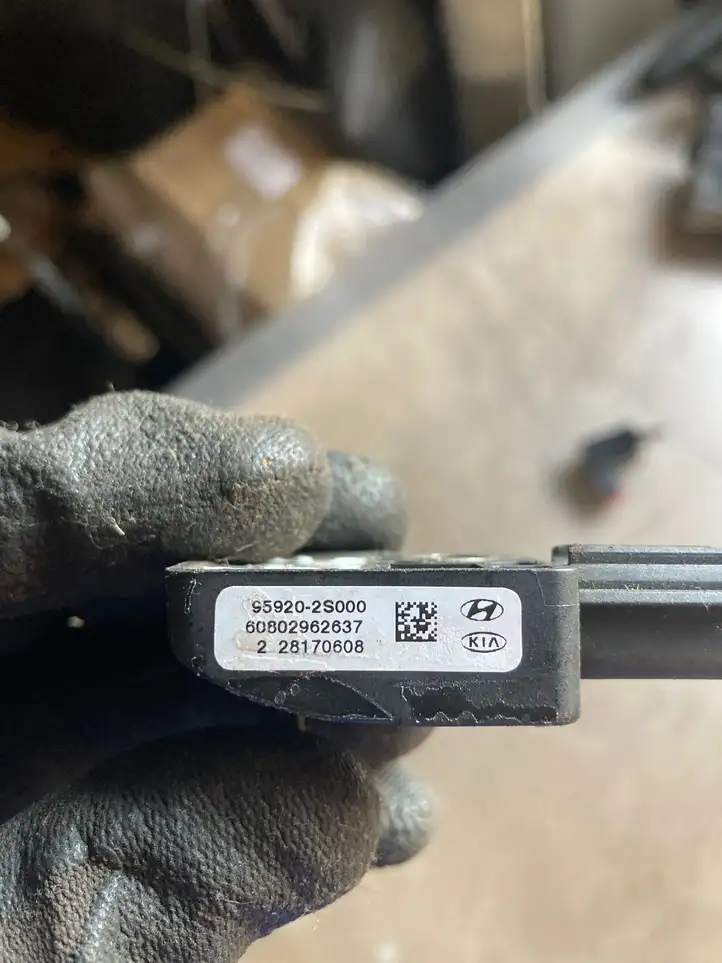 959202S000 Датчик удара SRS — фото 3