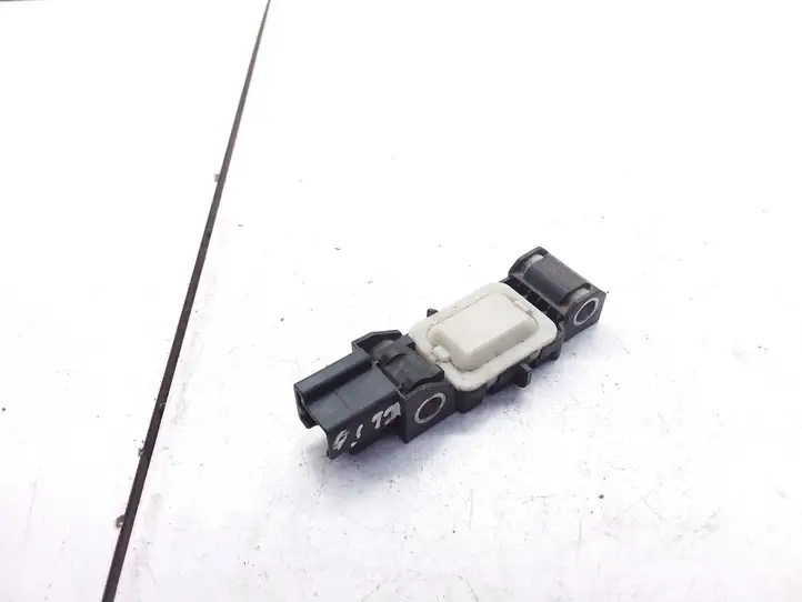 Renault Clio II (1998 - 2001)  8200682180 Датчик удара надувных подушек