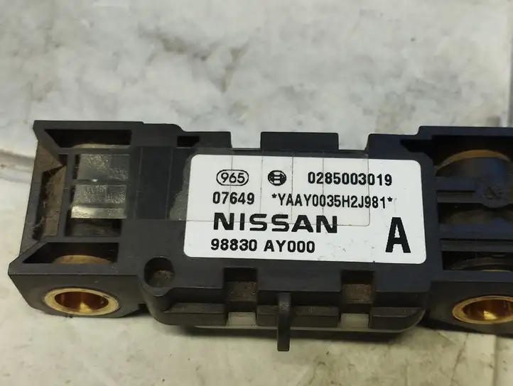 Nissan Almera N16 (2000 - 2010) 98830AY000 Датчик удара SRS — фото 2