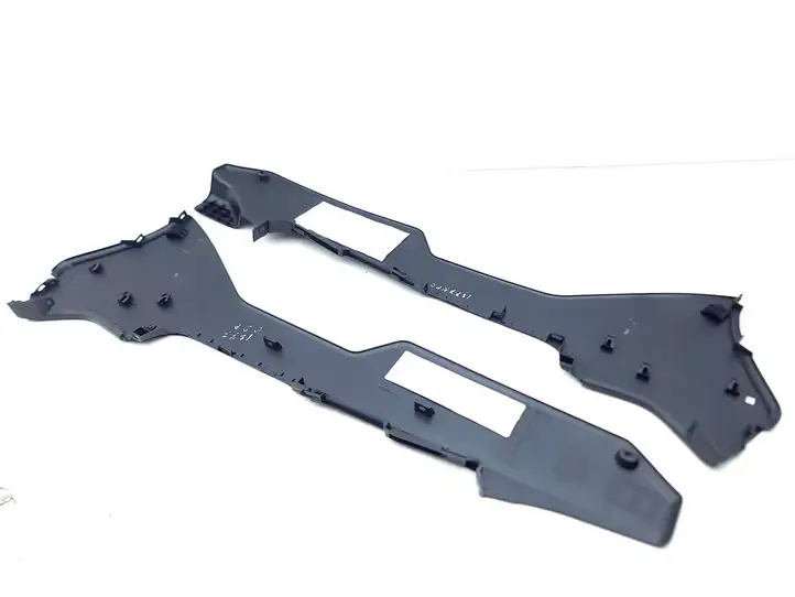 Honda HR-V (2021 - )  834003M010 Боковая отделка (передняя)