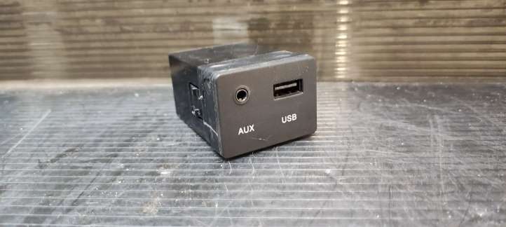 961202B000 KIA Ceed USB jungtis