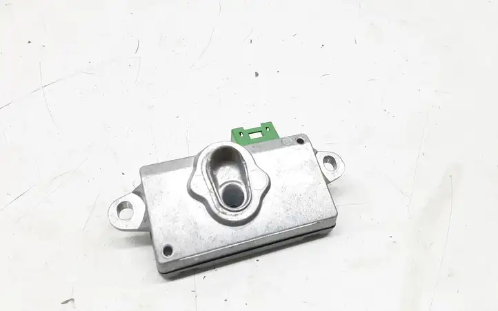 BMW 7 E65 E66 (2001 - 2008)  30692047701D Датчик удара надувных подушек