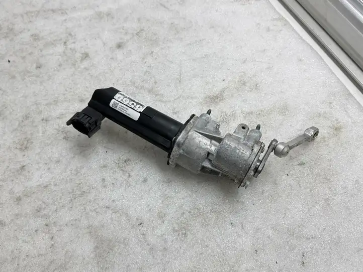 Tesla Model X (2015 - 2021)  104535200H Механизм фиксации передней двери