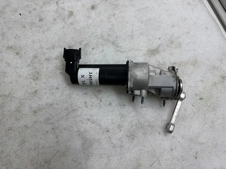 Tesla Model X (2015 - 2021)  104535200H Механизм фиксации передней двери