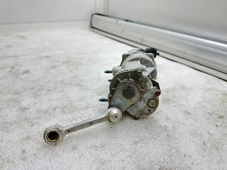 Tesla Model X (2015 - 2021)  104535200H Механизм фиксации передней двери