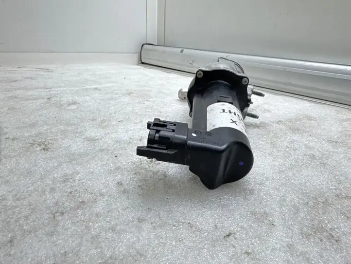 Tesla Model X (2015 - 2021)  104535200H Механизм фиксации передней двери