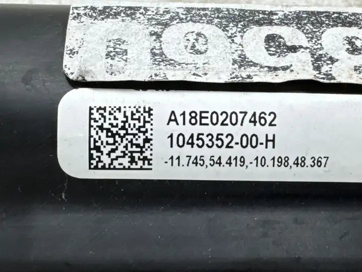 Tesla Model X (2015 - 2021)  104535200H Механизм фиксации передней двери