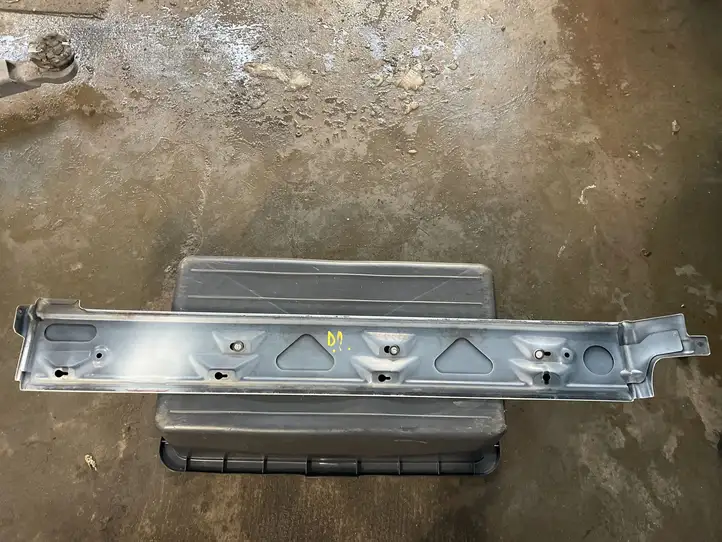 Volkswagen Transporter-Caravelle (2009 - 2015)  7H1843716H Отделка лыжи