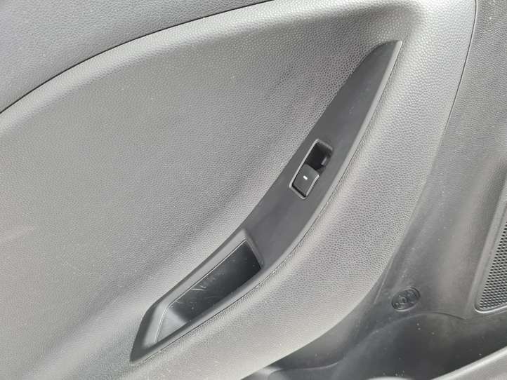 Hyundai i20 (2014 - 2018)  83330C8010 Обшивка задней двери