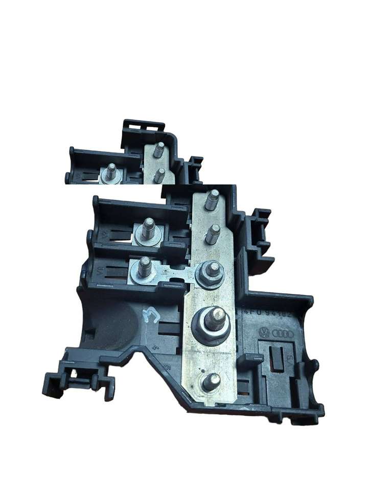 Audi A6 (2004 - 2008)  4F0941824 Узел подключения плюсовых проводов