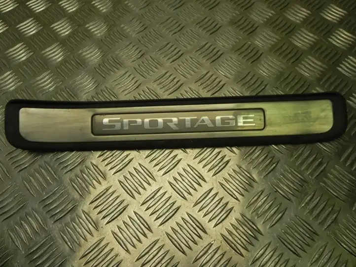Kia Spectra (2004 - 2011) 858761F000 Накладка порога — фото 1