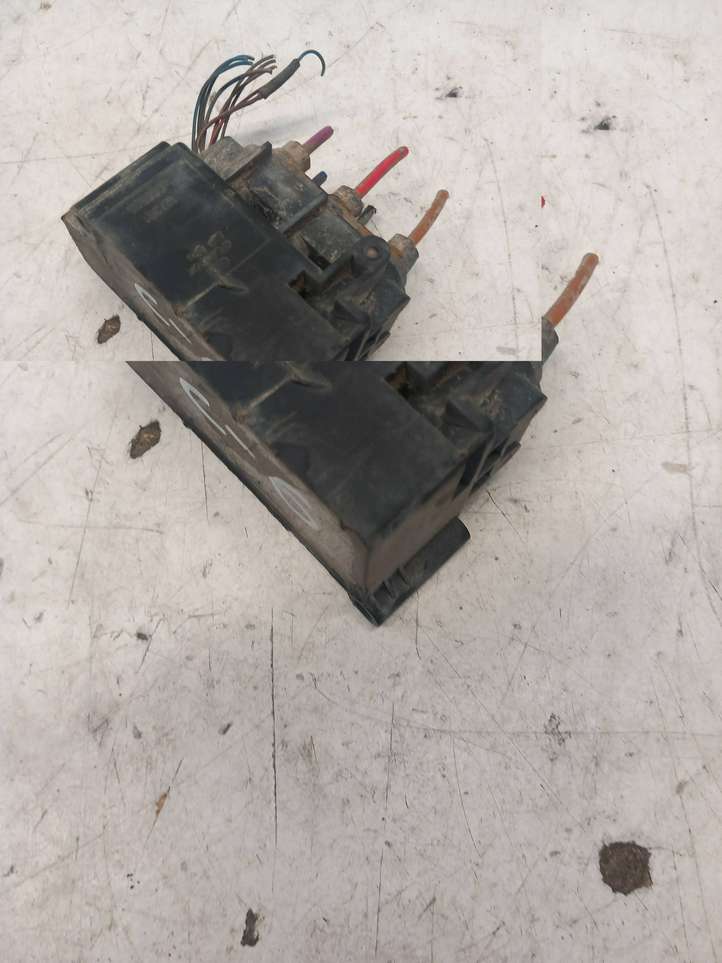 Audi A6 allroad (2006 - 2008)  4F0616013 Распределитель воздуха / блок клапана (пневматическое шасси)