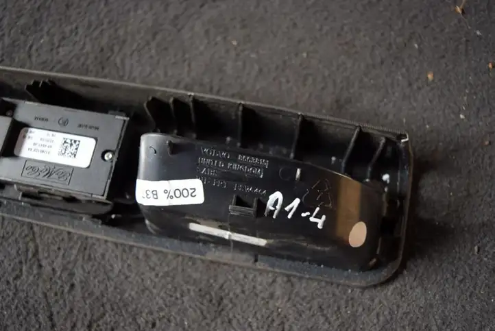 Volvo V50 (2008 - 2012) 8663815 Кнопка стеклоподъемников — фото 1