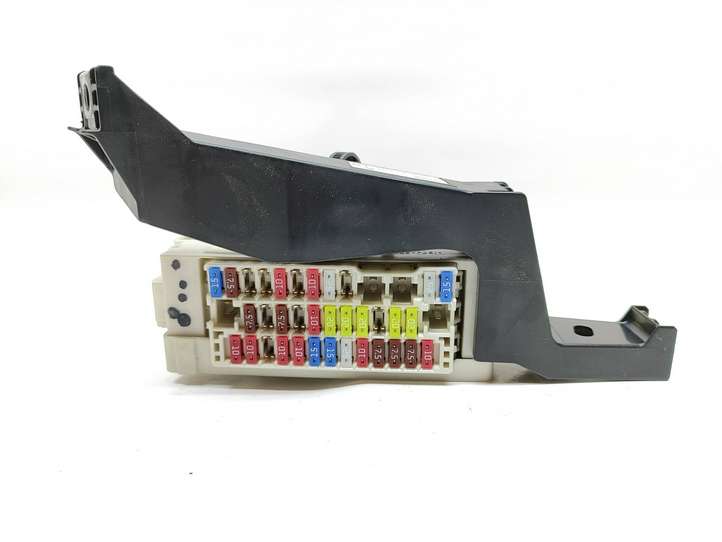 Toyota Auris 150 (2006 - 2012)  8922112481 Блок предохранителей