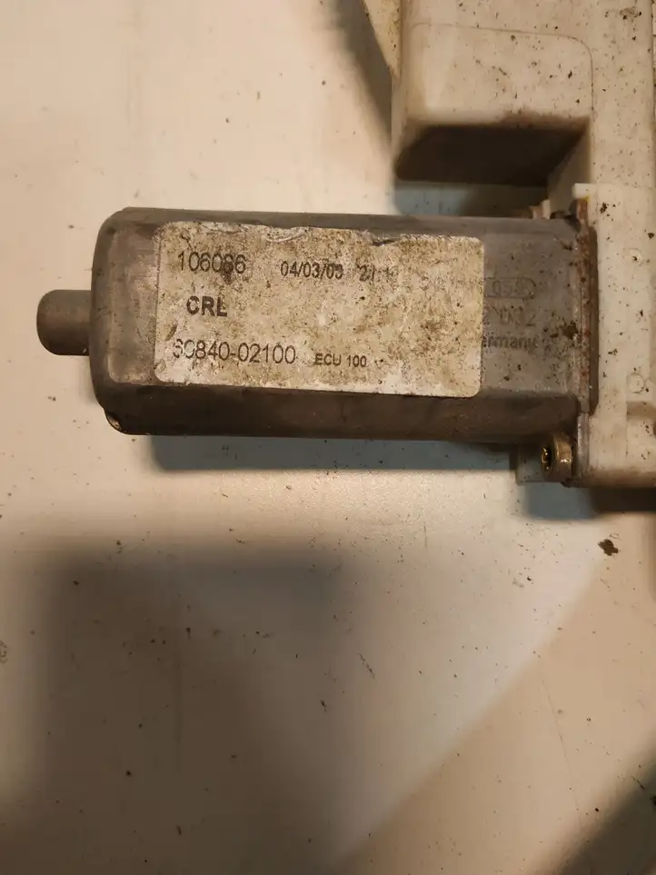 Toyota Corolla E120 E130 (2000 - 2004) 5984002100 Стеклоподъемник задней двери — фото 2