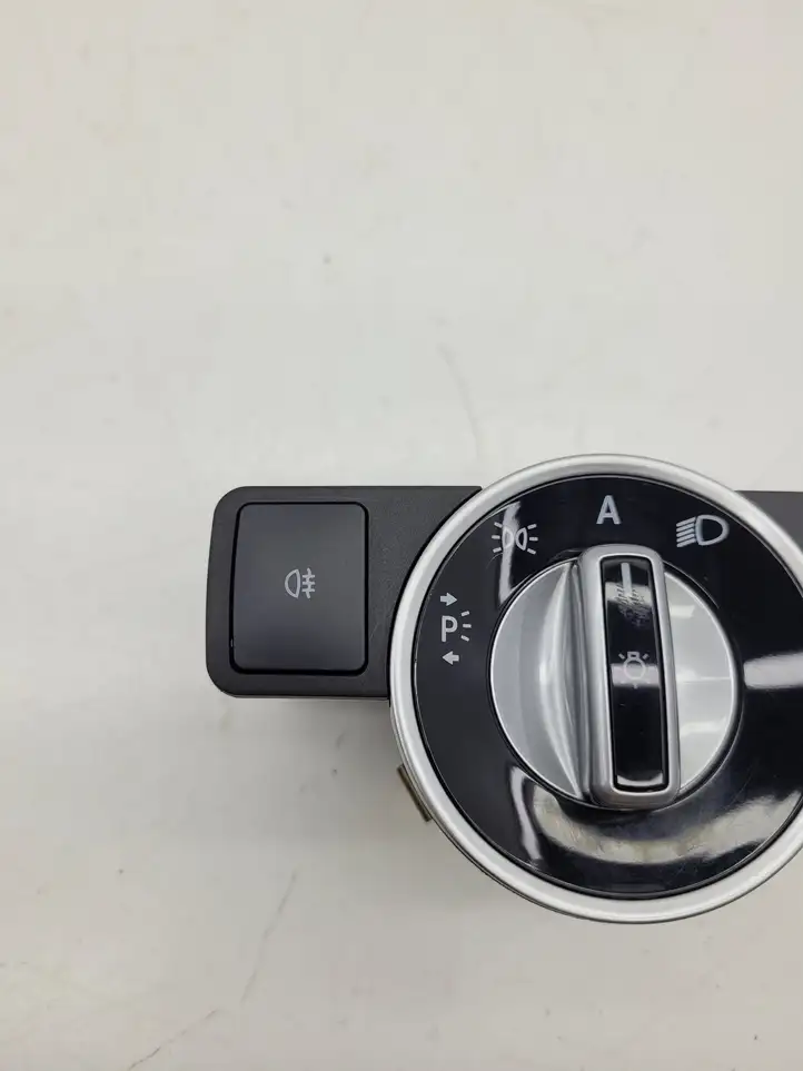 Mercedes-Benz CLS C218,X218 (2011 - 2017) Включатель фонарей — фото 2