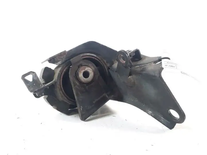 Toyota Corolla Verso AR10 (2004 - 2009) 12372-0R010 Опора двигателя — фото 1