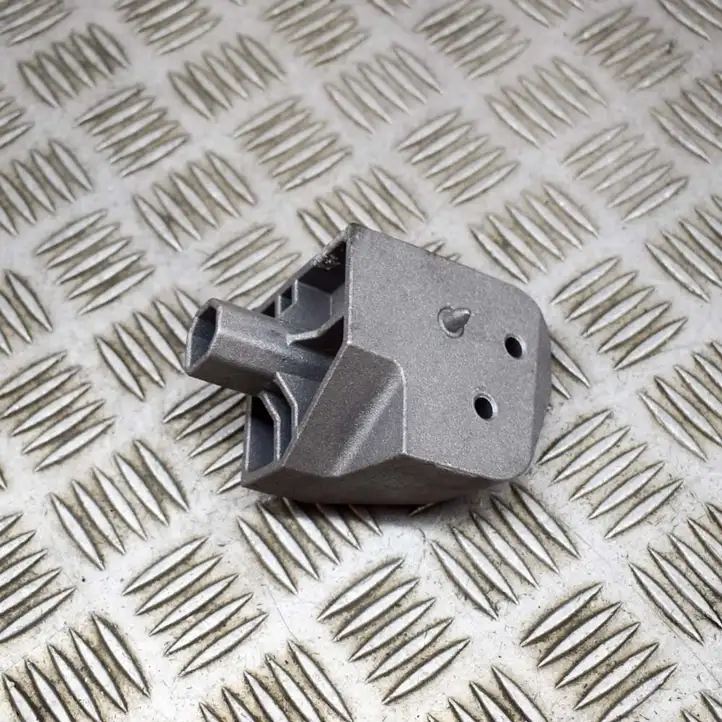 Maserati Levante (2017 - ) 670001323 Кронштейн панели радиатора — фото 4
