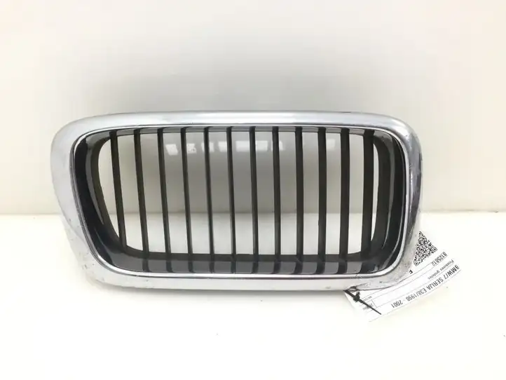 BMW 7 E38 (1993 - 2001) 8125812 Передняя решетка — фото 1