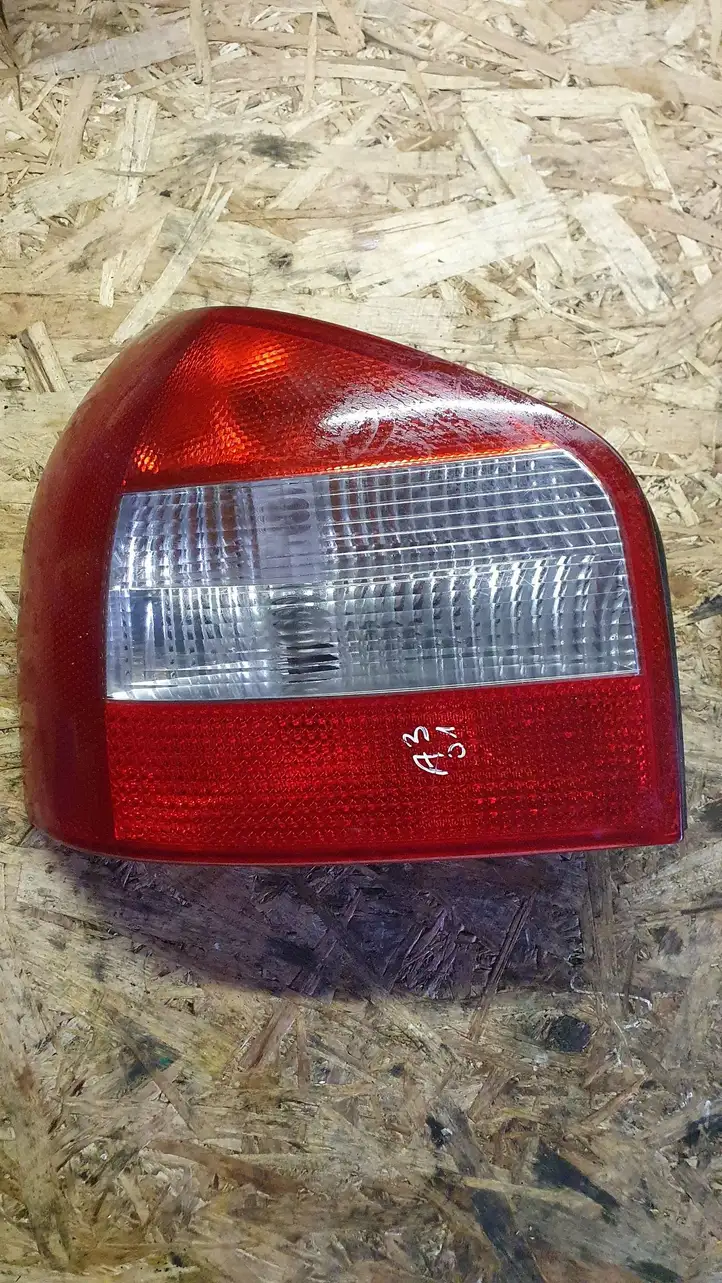 Audi A3/S3 8L (2000 - 2003) 8L0945095B Задний фонарь в кузове — фото 1