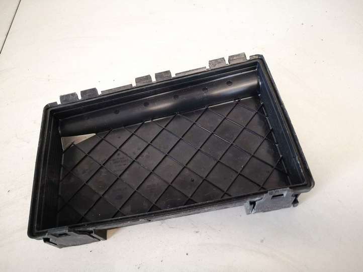 Opel Zafira (2003 - 2006)  13125865 Крышка ящика предохранителей