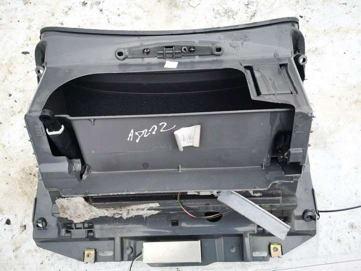 Volvo S60 (2000 - 2004)  8650374 Ящик для вещей