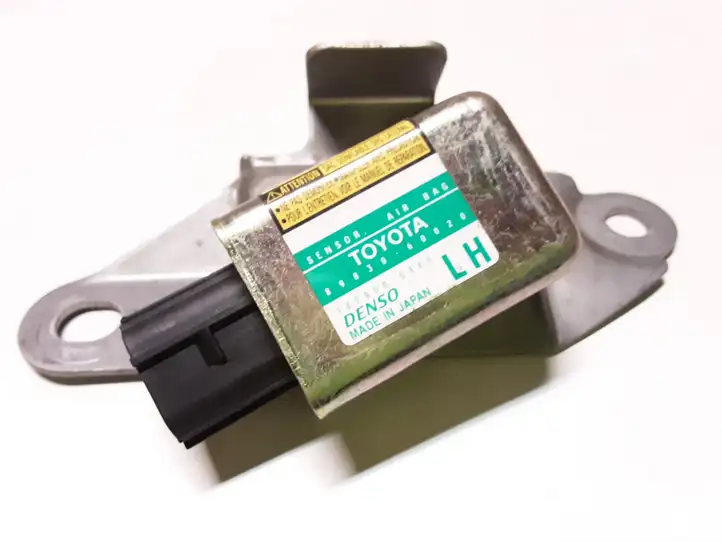 Toyota Land Cruiser (J120) (2002 - 2009) 8983060020 Датчик удара SRS — фото 1