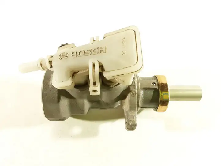 Ford Focus (1998 - 2004) 21030399 Главный тормозной цилиндр — фото 1