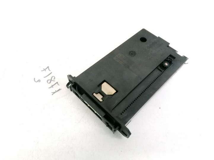 Audi A8 (2002 - 2005)  4E0857925A Передний держатель чашки
