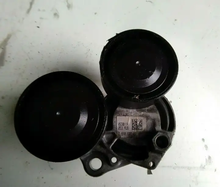 BMW 1 F20 F21 (2011 - 2019) 781080702 Натяжитель ремня генератора — фото 1
