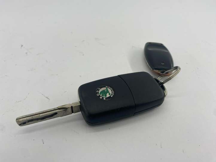 Skoda Octavia Mk1 (1U) (1996 - 2004)  8E0905855 Замок зажигания