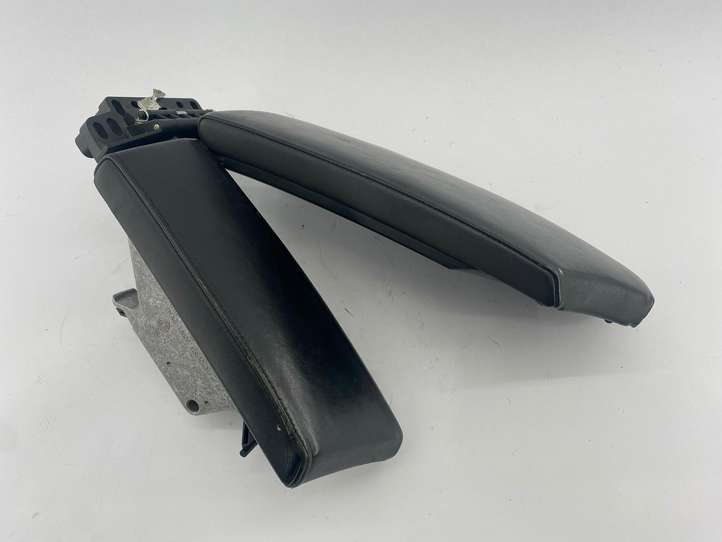 BMW 5 E60 E61 (2004 - 2010)  9144942 Подлокотник