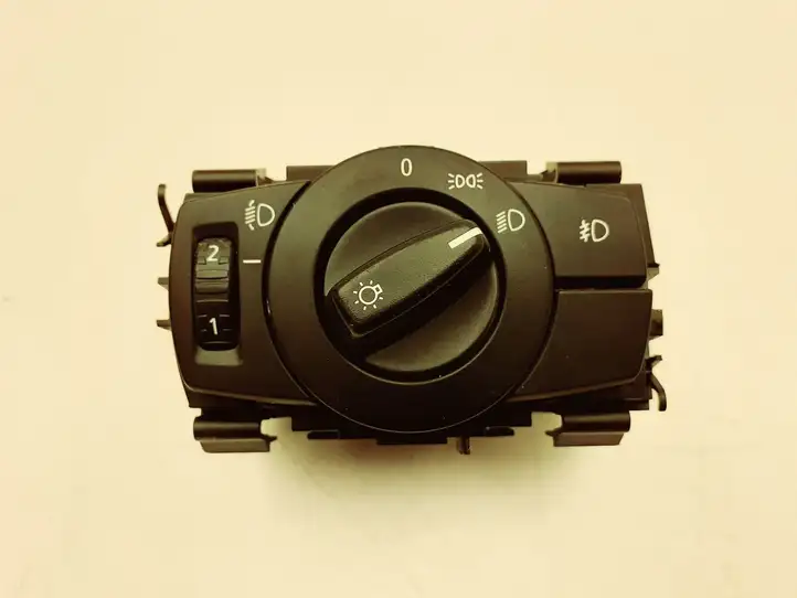 BMW 3 E90 E91 (2005 - 2012) 693279403 Включатель фонарей — фото 1