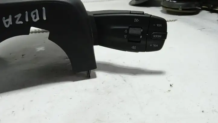 Seat Ibiza IV (6J,6P) (2008 - 2017) 6J0858559 Мултифункционный включатель управления / ручка — фото 1