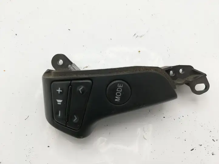 Toyota Avensis T250 (2006 - 2009) 75B596 Кнопки на рулевом колесе — фото 1