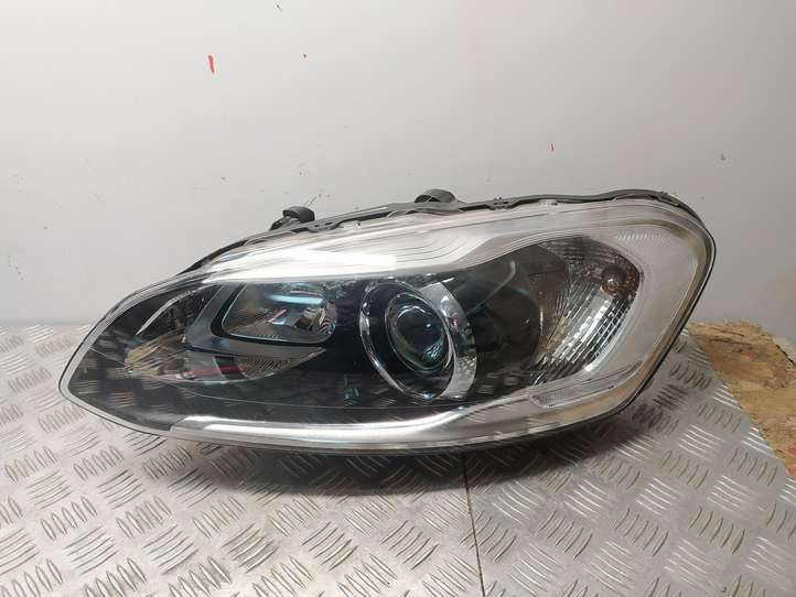 Volvo XC60 (2013 - 2017)  31420257 Передняя фара