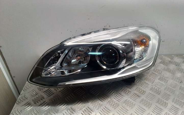 Volvo XC60 (2013 - 2017)  31420257 Передняя фара
