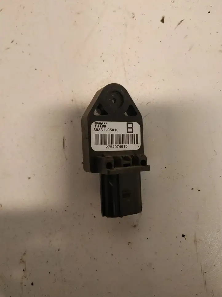 Toyota Corolla Verso E121 (2004 - 2007) 8983105010 Датчик удара SRS — фото 1