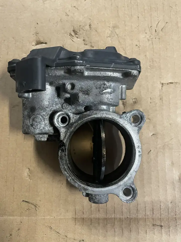 BMW 1 F20 F21 (2011 - 2019) 7810752 Дроссельная заслонка — фото 1
