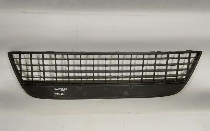 Ford Mondeo MK IV (2007 - 2014)  7S7117B968D Нижняя решётка (из трех частей)