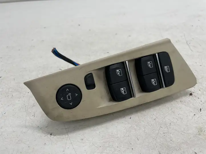 BMW 5 G30 G31 (2016 - ) 6832720 Кнопка стеклоподъемников — фото 1