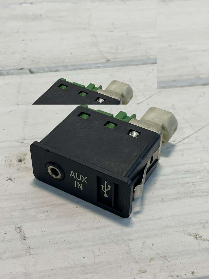 BMW 7 F01 F02 F03 F04 (2008 - 2016)  9129652 Разъем USB
