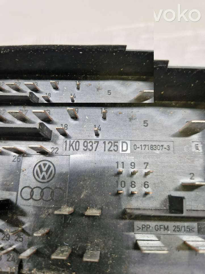 Skoda Octavia Mk2 (1Z) (2004 - 2013)  017183073 Ящик предохранителей (комплект)