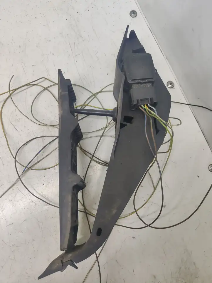 BMW 5 E60 E61 (2004 - 2010) Педаль акселератора — фото 2