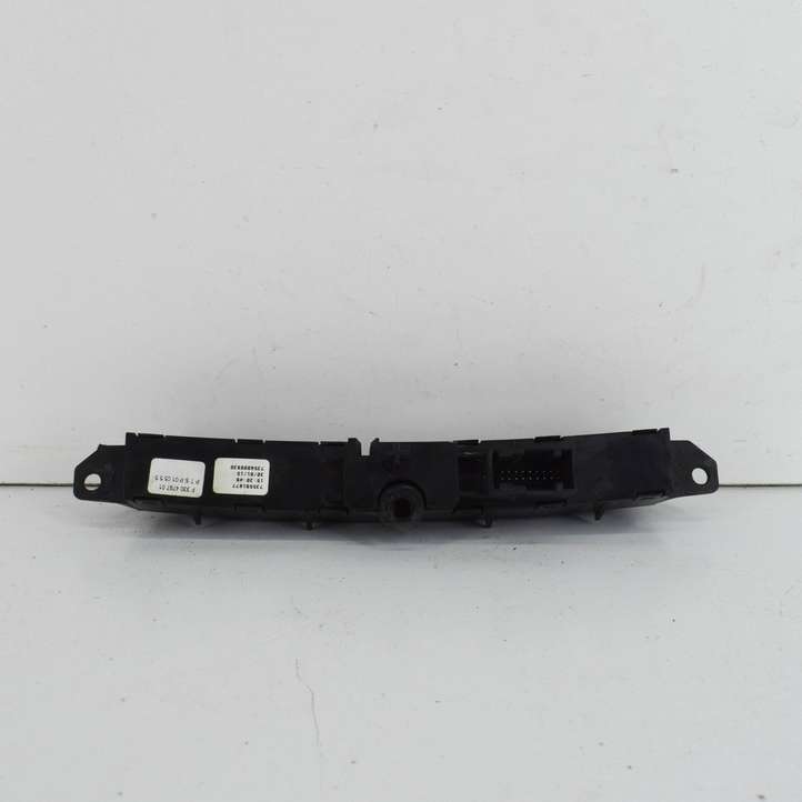 Fiat 500L (2013 - )  735591877 Кнопка крюка в багажнике