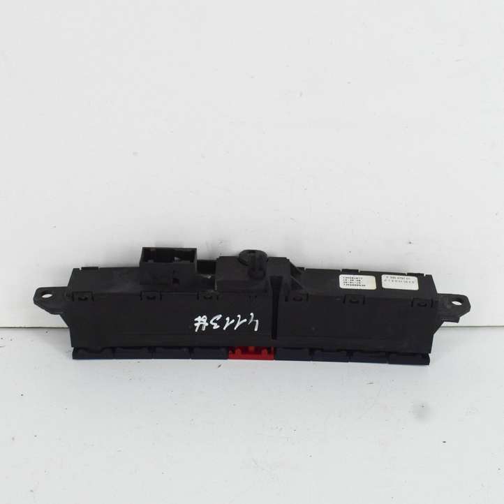 Fiat 500L (2013 - )  735591877 Кнопка крюка в багажнике