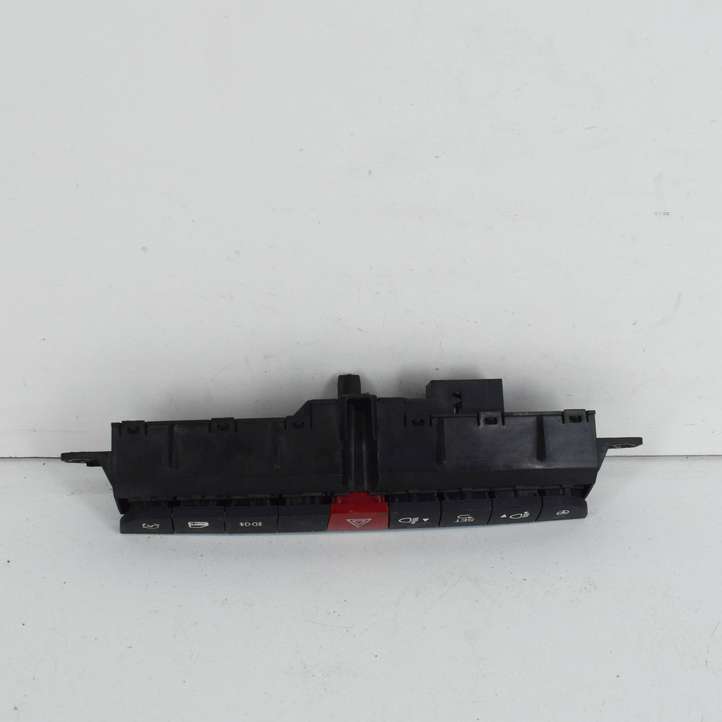 Fiat 500L (2013 - )  735591877 Кнопка крюка в багажнике