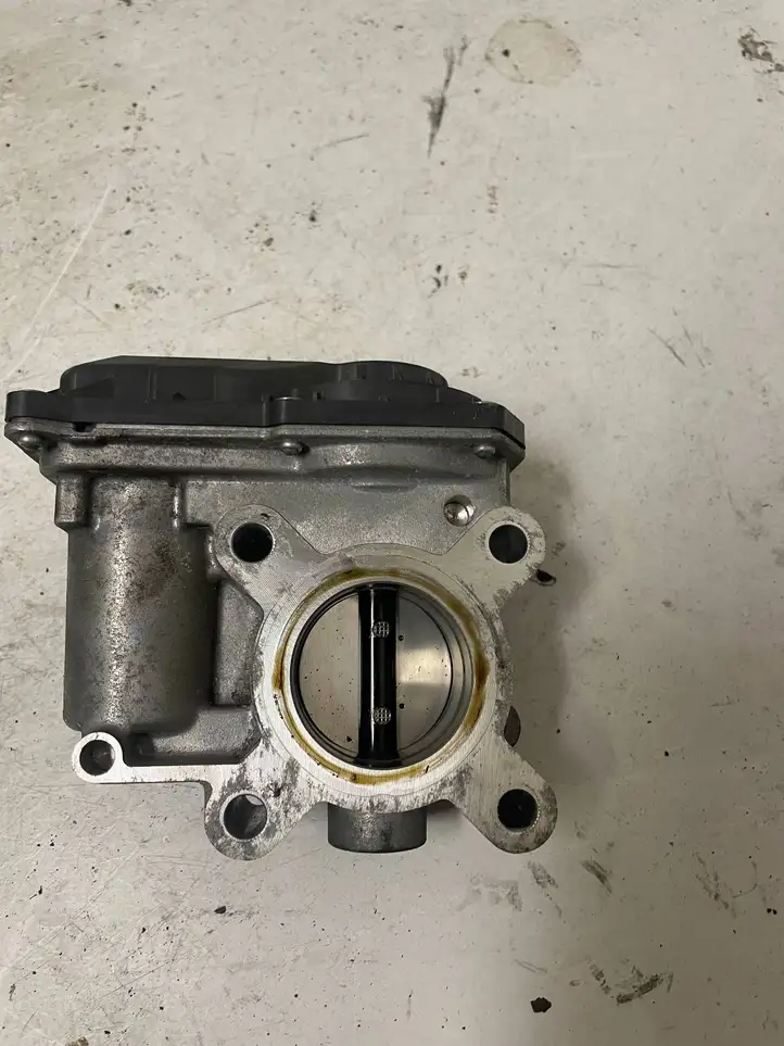 Nissan Juke I F15 (2010 - 2018) 161206038R Дроссельная заслонка — фото 2