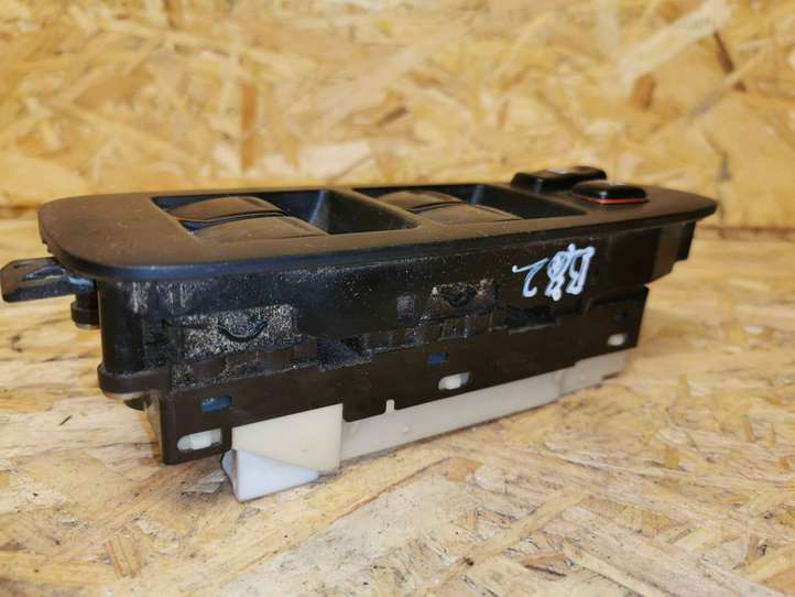 Toyota Previa (XR30, XR40) II (2000 - 2006)  0150H38 Кнопка стеклоподъемников