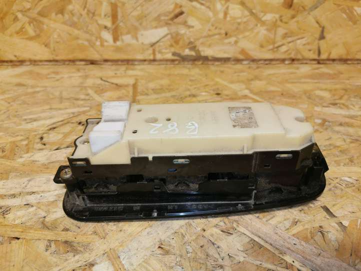 Toyota Previa (XR30, XR40) II (2000 - 2006)  0150H38 Кнопка стеклоподъемников